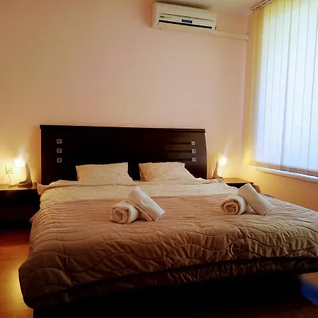 Family Apartament Crown Pool&sea - Bastetbs 公寓