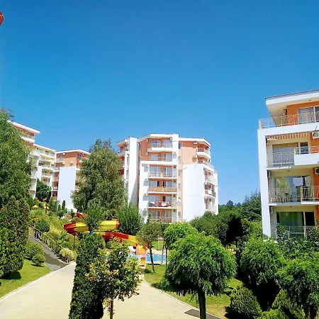 Family Apartament Crown Pool&sea - Bastetbs