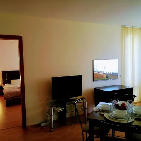 Family Apartament Crown Pool&sea - Bastetbs 公寓 *