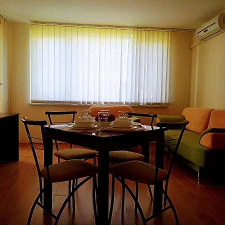 Family Apartament Crown Pool&sea - Bastetbs *