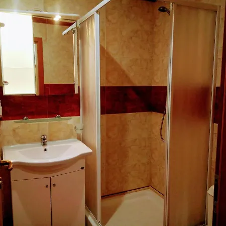 Family Apartament Crown Pool&sea - Bastetbs *
