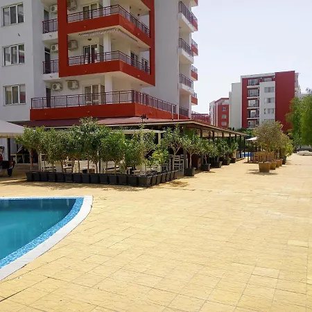 Family Apartament Crown Pool&sea - Bastetbs *