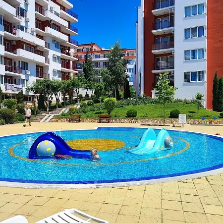 Family Apartament Crown Pool&sea - Bastetbs 公寓