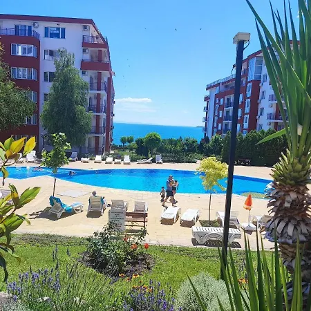 公寓 Family Apartament Crown Pool&sea - Bastetbs *